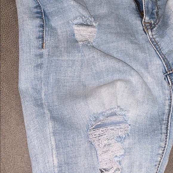 Distressed and ripped Aeropostale jeans - Picture 4 of 16